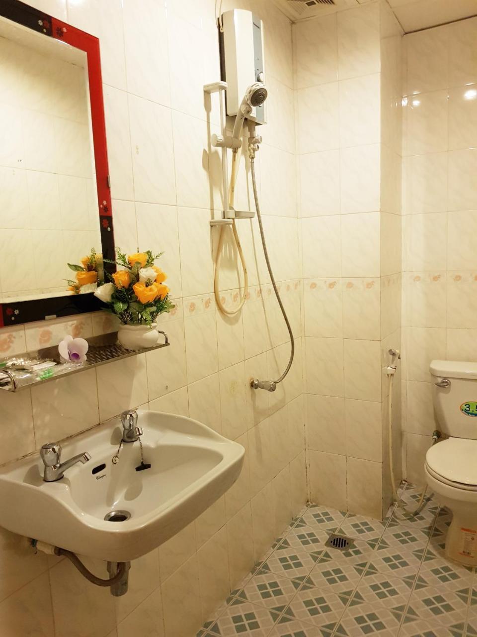 Fancy Guesthouse Phnom Penh Esterno foto
